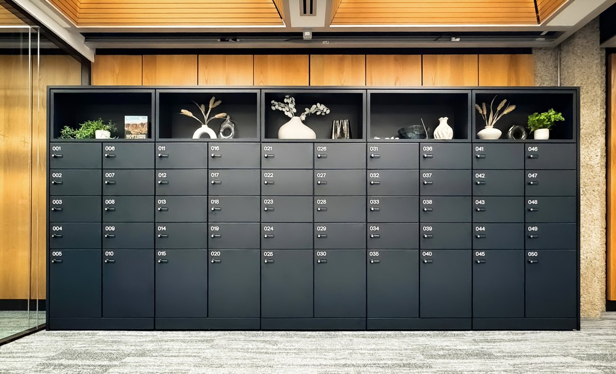 Freewall_Systms's tweet photo. Off-black tones are having a moment ✨
These lockers with a top display alcove liner feature an opulent Indigo Blue MFC finish for a truly premium look.

✔ All products manufactured in-house
✔ Manual combination locks
✔ Custom vinyl numbering
✔ Installed by our expert fitters https://t.co/E7xMuk8nbx