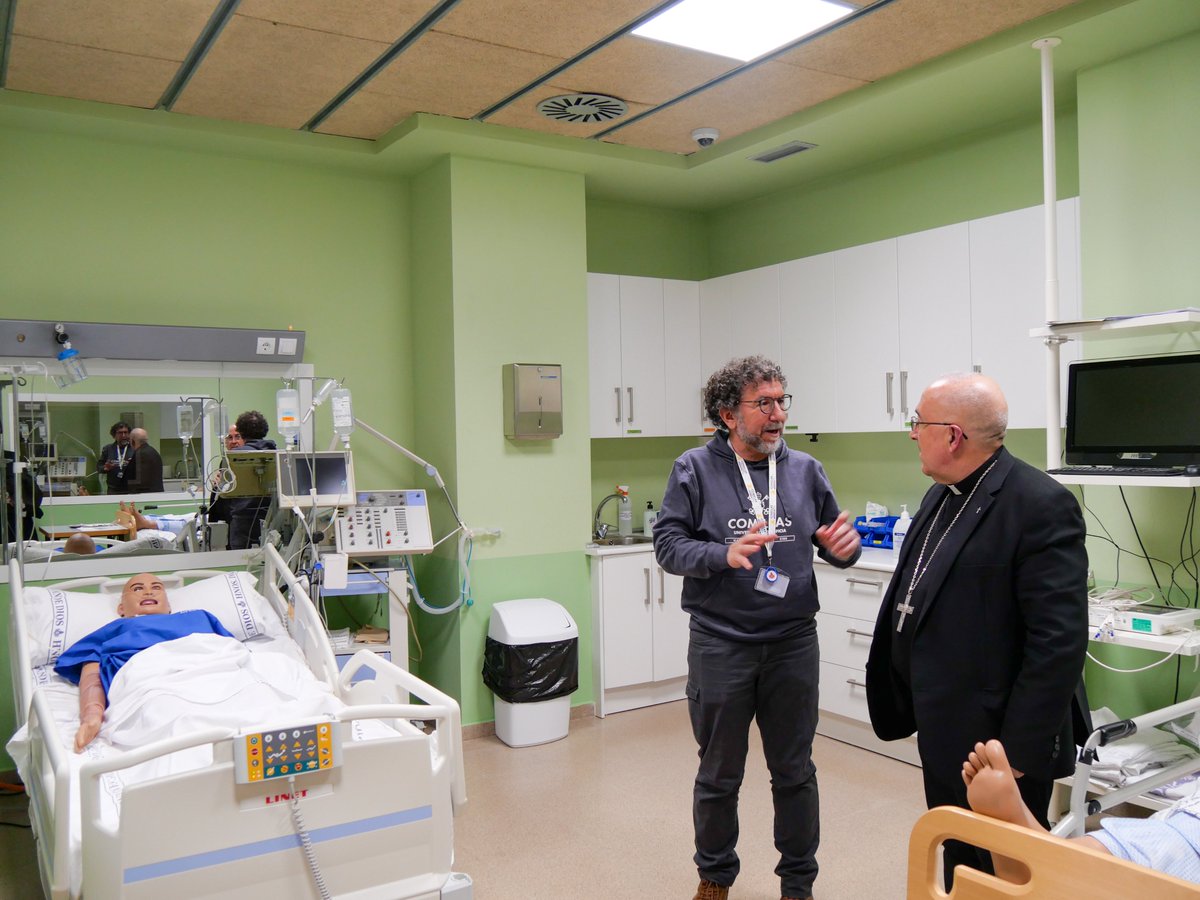🔵Ayer en el campus de Ciempozuelos recibimos la visita de D. José María Avendaño Perea, Obispo Auxiliar de Getafe, quien recorrió nuestras instalaciones y compartió un encuentro con la comunidad educativa.
🤝Agradecemos su visita y el interés mostrado por nuestra labor educativa