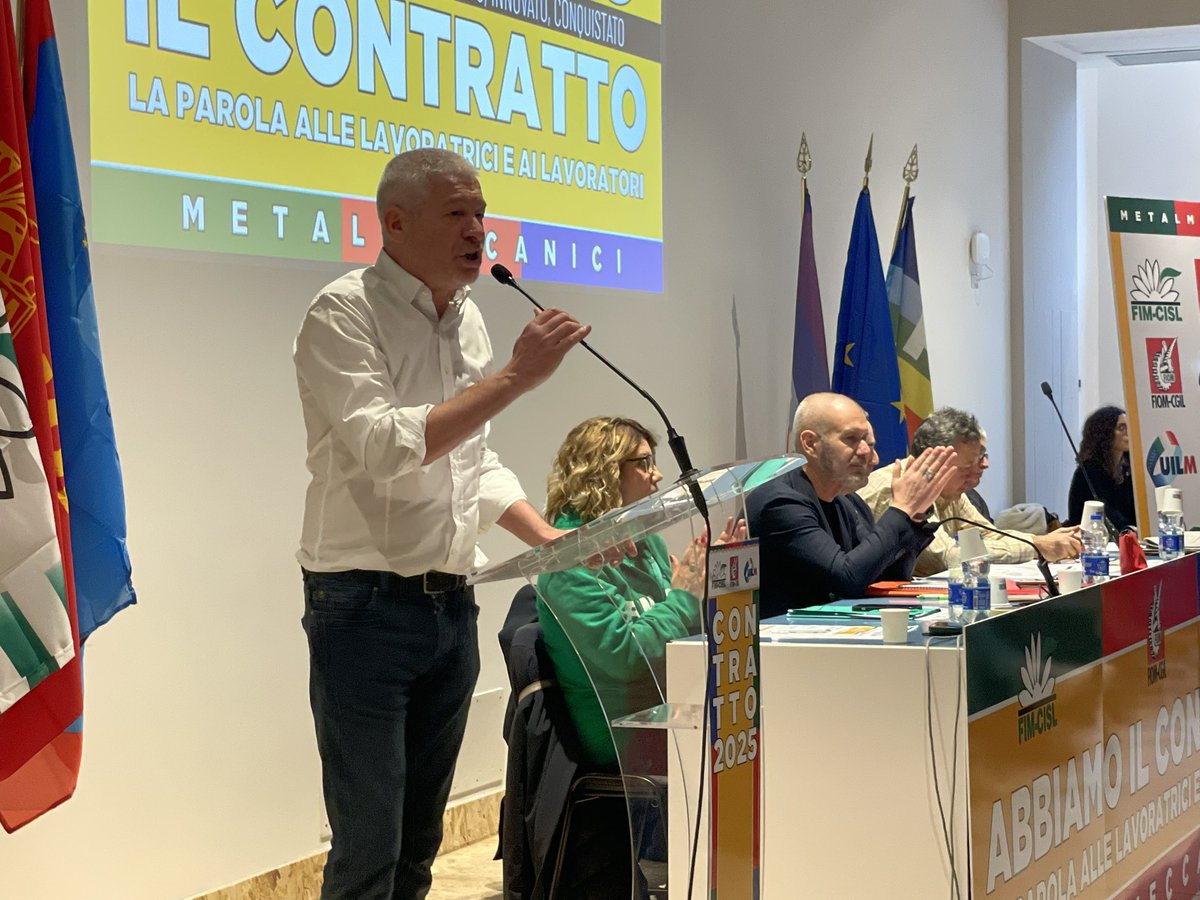 FIMCislStampa's tweet photo. Assemblea Nazionale delegati FIM FIOM UILM 👉#Uliano #FIM : il sindacato  quando lotta e contratta lo fa perché ha miglia di iscritti che lo sostengono. Qualcuno pensa che siamo il passato ma non è così, noi siamo il passato, il presente, il futuro, per un mondo giusto e in pace https://t.co/V5HLi9roul