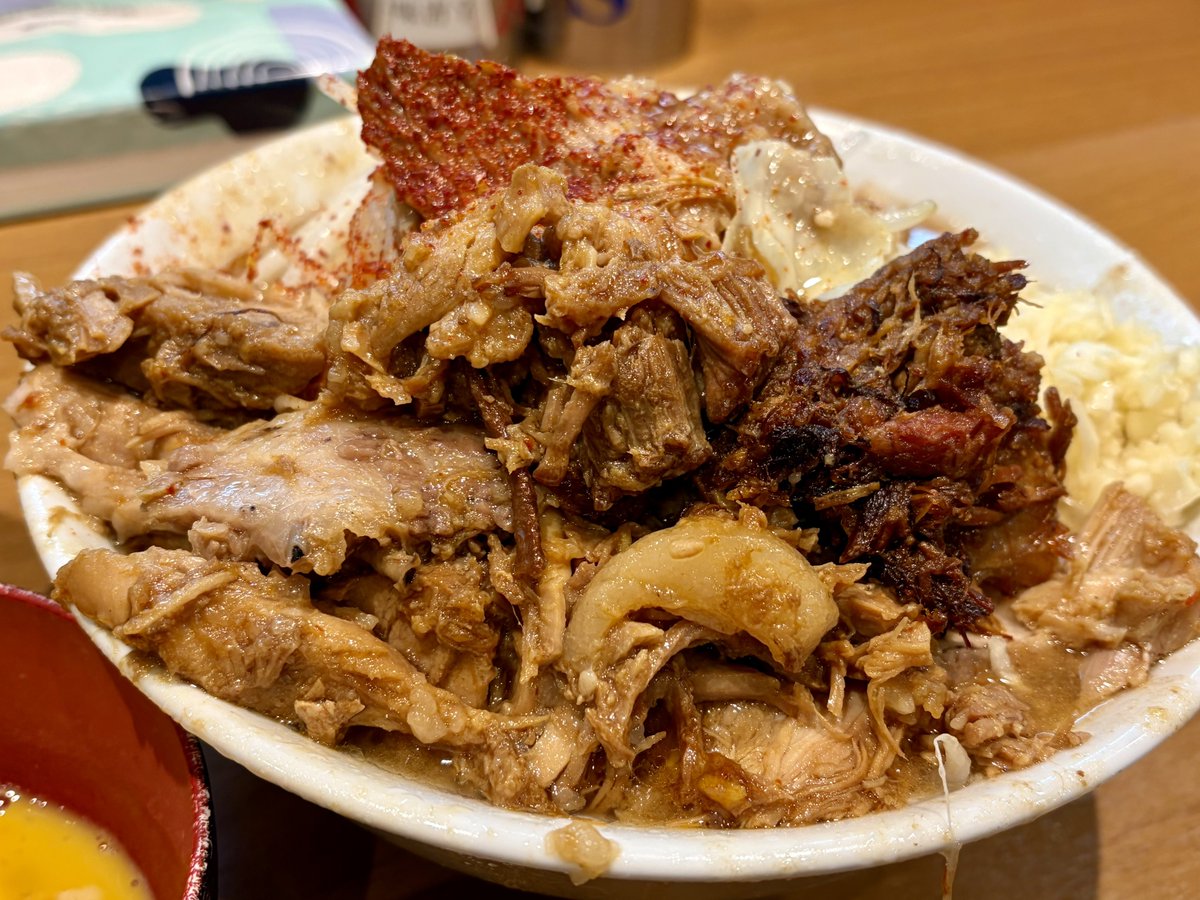 Kamiochiai_Chuo's tweet photo. 高田馬場の池田屋に初めて行ってみたけど、二郎系No.1と評する人が多いのも納得の圧倒的旨さだった。 https://t.co/X10B3tZvGT