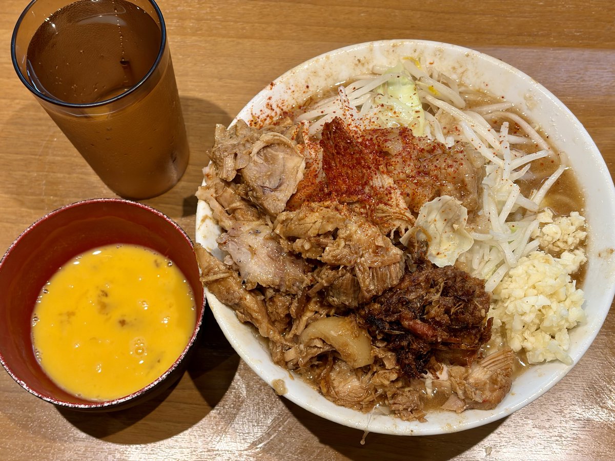 Kamiochiai_Chuo's tweet photo. 高田馬場の池田屋に初めて行ってみたけど、二郎系No.1と評する人が多いのも納得の圧倒的旨さだった。 https://t.co/X10B3tZvGT