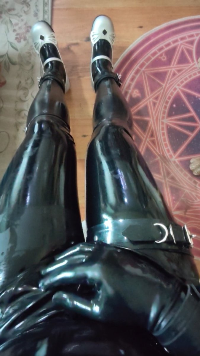 fYPAM1's tweet image. 正片预告
#latex #rubber #kigurumi #着ぐるみ