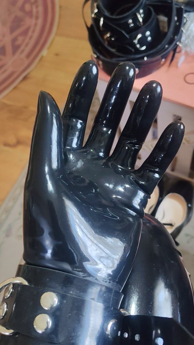 fYPAM1's tweet image. 正片预告
#latex #rubber #kigurumi #着ぐるみ