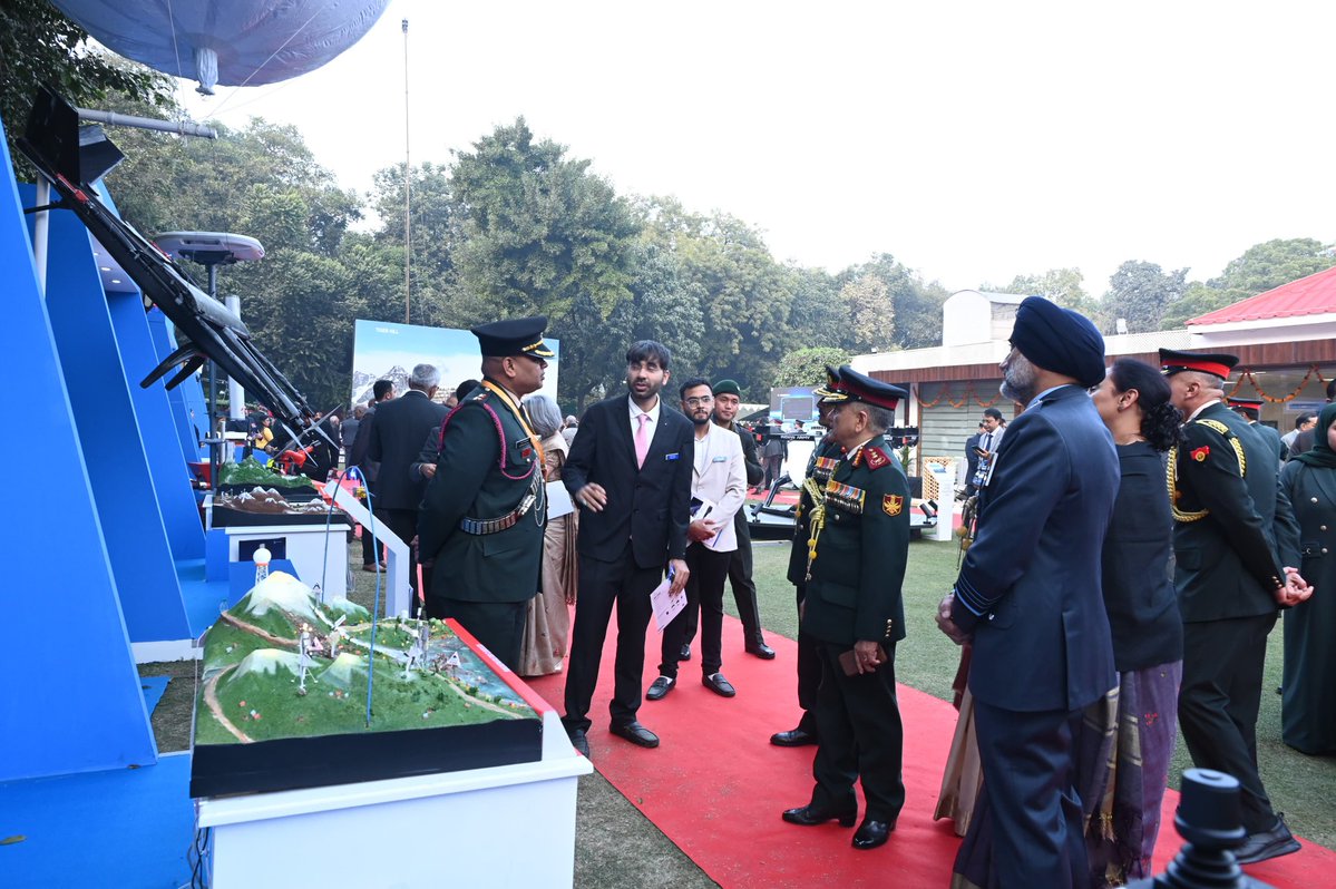 adgpi's tweet image. #VijayDiwas Reception

General Anil Chauhan, #CDS, attended the #VijayDiwas Reception at #ArmyHouse, marking the occasion with solemn tributes to the courage and sacrifice of the #IndianArmedForces during the 1971 War.

He also visited the innovation displays showcased at the…