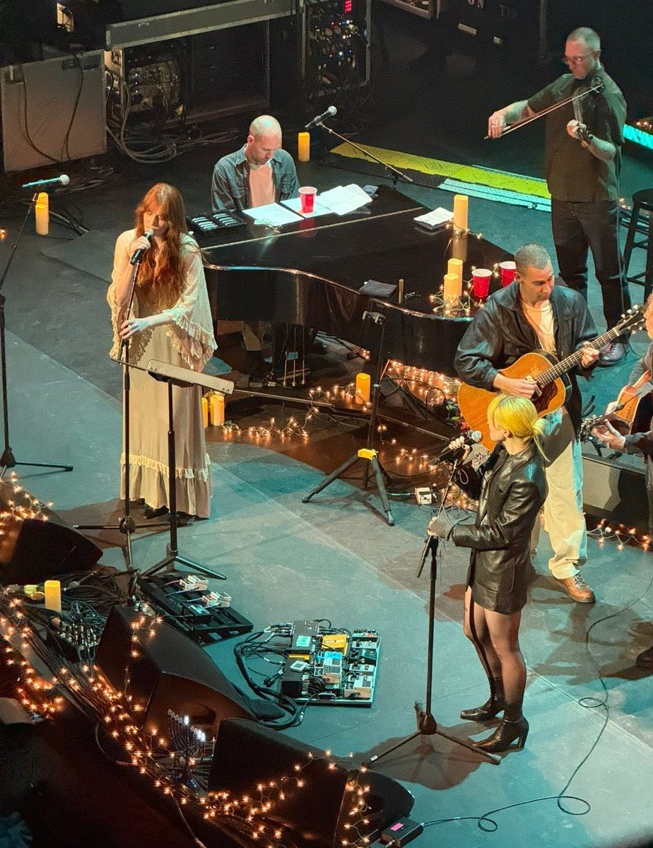 nvrfeltsoglum's tweet image. hayley williams the queen of manifestation and side quests😭💛