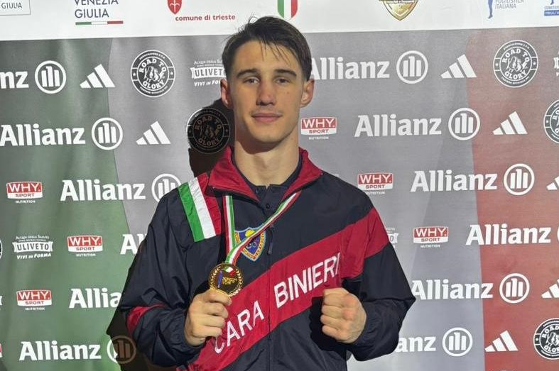 _Carabinieri_'s tweet image. Ancora successi per il Centro Sportivo #Carabinieri: il nostro Christian Sarsilli vince il titolo tricolore della categoria -80 kg al Campionato Italiano Assoluto di #pugilato a #Trieste! 🥇 Bravissimo 👏