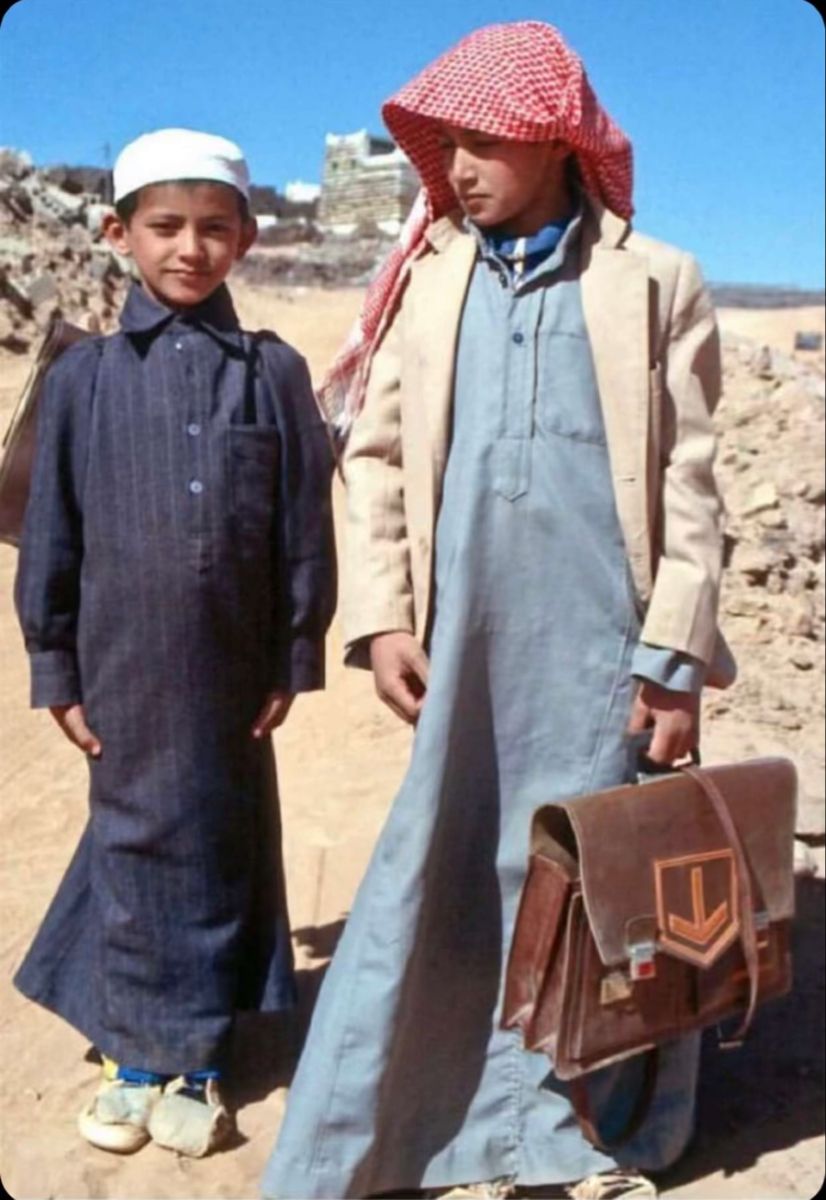 Zmn1395's tweet photo. العودة من المدارس أيام #الزمن_الجميل

#الكلم_الطيب https://t.co/mW4rzAydo2