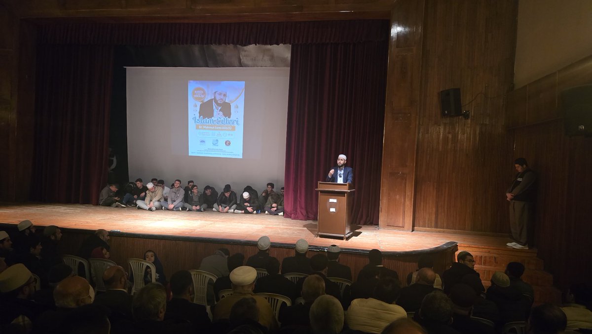 Çorumlu kardeşlerimizle İslam Evlerine neden mecburuz ve bu evleri nasıl kurmalıyız konusunu konuştuk. Programı organize eden Çağrı Vakfı'ndan, <a href="/Drmpolatresmi/">Dr. Mehmet Polat</a> hocadan ve teşrif eden her bir kardeşimizden Allah razı olsun.