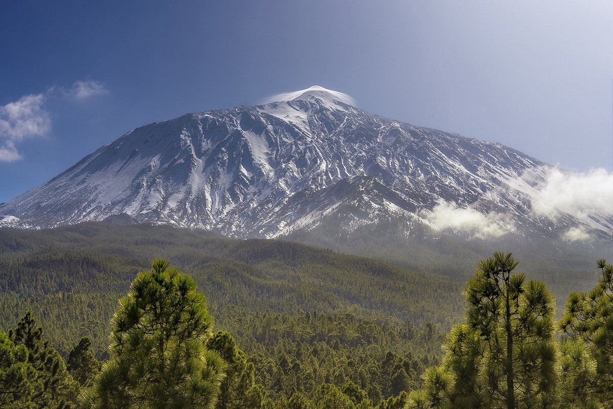 Ayer di la vuelta completa a Tenerife para disfrutar de algunas de las mejores vistas del Teide tras la preciosa nevada de estos días atrás.