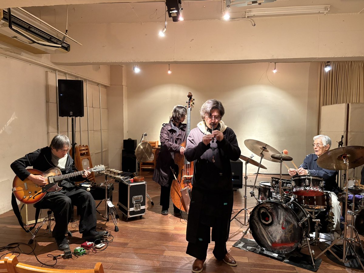 20時開演🔥

#謝明諺 Sax
#山崎比呂志 Drums
#大友良英 Guitar
#須川崇志 Bass

大盛況で終えた台湾ツアーを経て、録音した会場年内閉店の😭公園通りクラシックスにて！！
大友さんが普段劇伴でしか使用されないという楽器も😳

12/16(火)
@渋谷 公園通りクラシックス
koendoriclassics.com