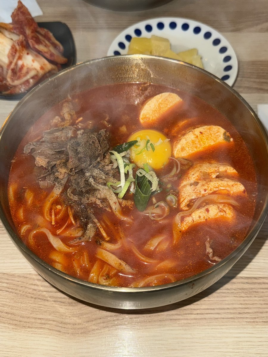 dang0mee's tweet photo. #냠식이
겨울엔 뜨끈한 차돌순두부칼국수 https://t.co/CQnkDufu9k