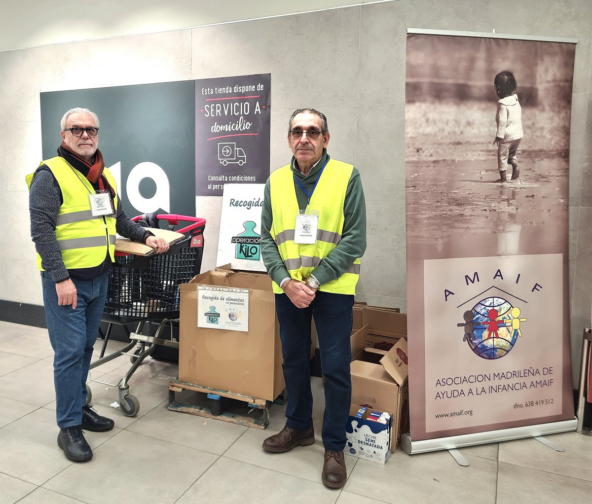 Operación Kilo Amaif, estamos hoy hasta las 20 hs recogiendo alimentos en el supermercado Dia de la c/ Juan Duque 28.
Otros puntos de recogida: Montera 24, portería  y en Moreno Nieto 8,  portería.

Tu donación siempre ayuda. 
.
.
#amaif_asociacion #operacionkilo