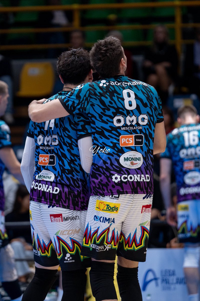 ロセルもユーキさんもForzaやよーー‼️🔥

20251102🇮🇹Modena
#石川祐希 選手
#yukiishikawa 
#SirSafetyPerugia