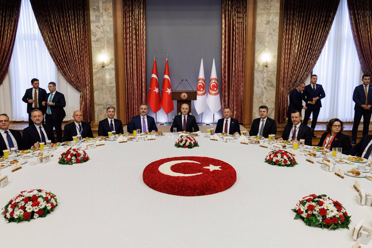 TC_Disisleri's tweet photo. Bakanımız @HakanFidan ve Büyükelçilerimiz, XVI. Büyükelçiler Konferansı kapsamında, TBMM Başkanımız Numan Kurtulmuş tarafından kabul edildi. https://t.co/ZlMWWAJwkn