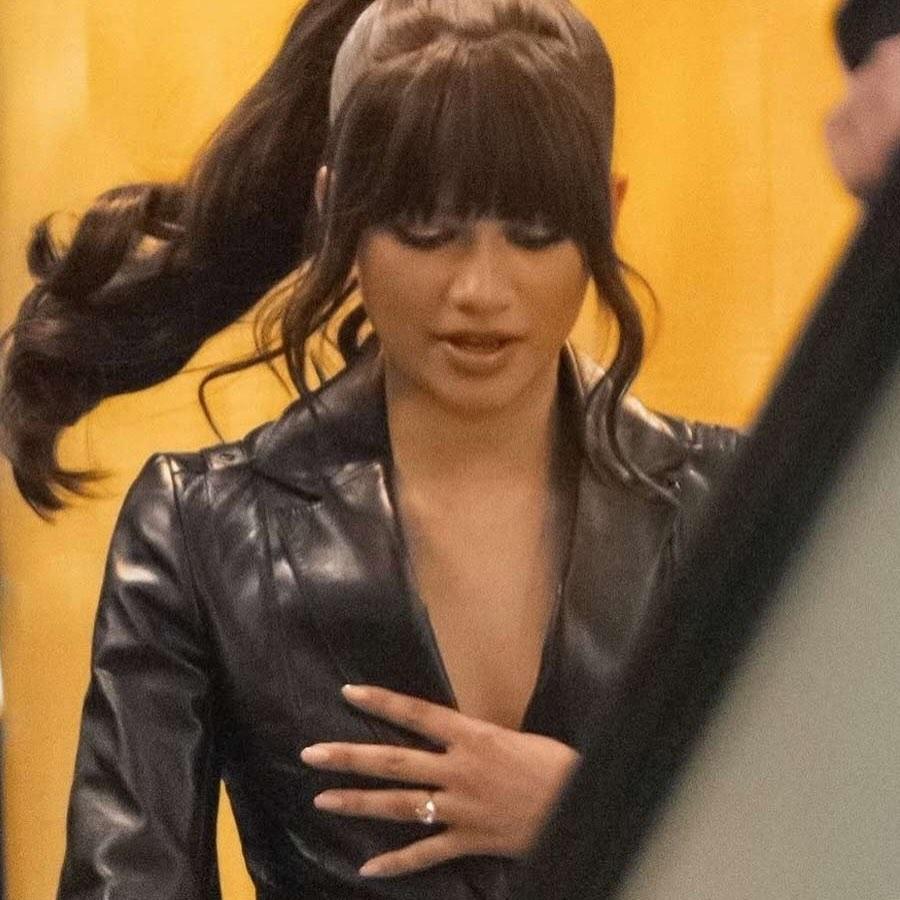 Siii el anillo de Zendaya se ve wow pero podemos comentar que parece Andy en The Devil Wears Prada?