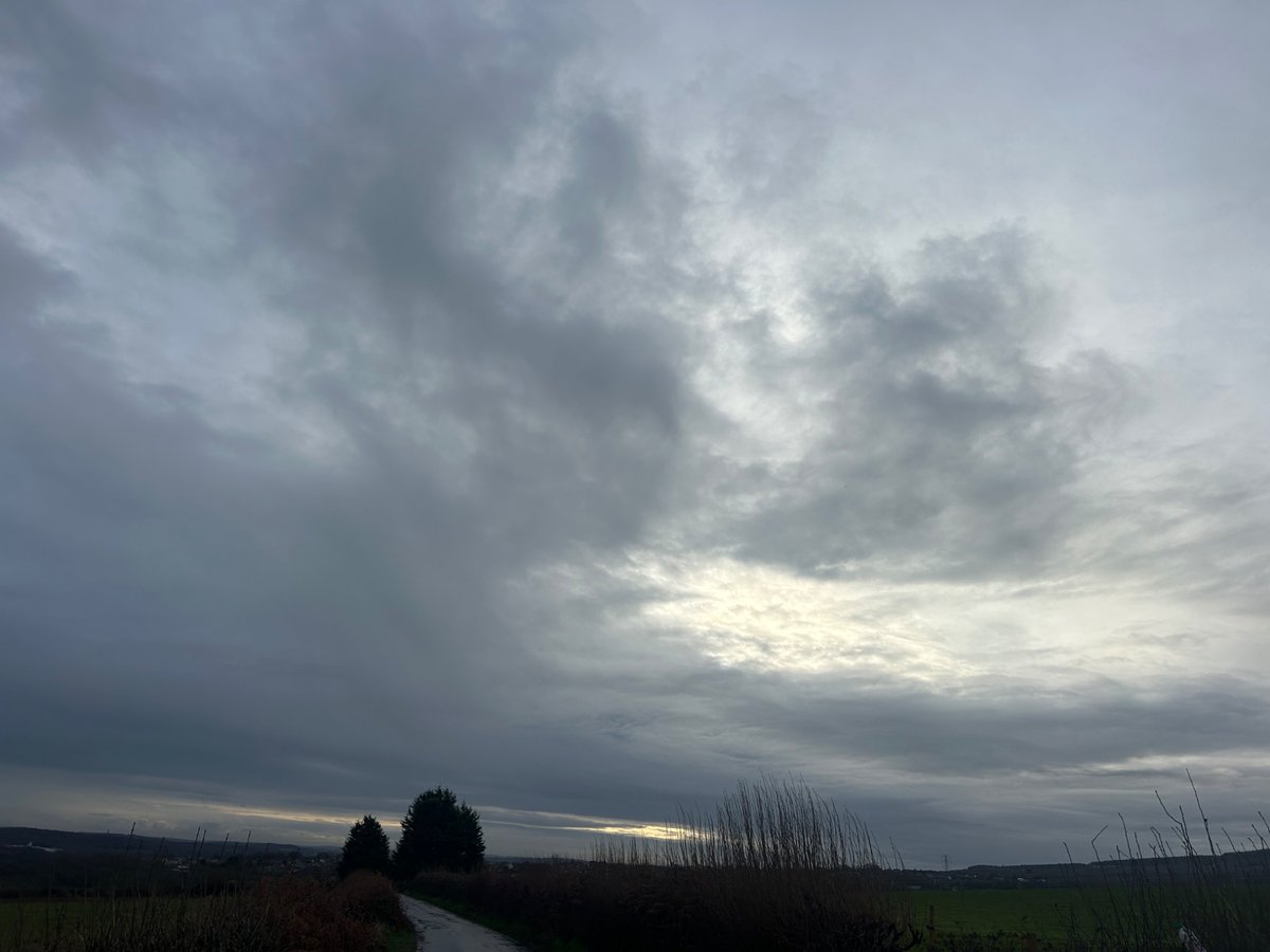 scam_demic's tweet photo. You don’t think nature is responsible for this chemical abomination do you?
#GeoEngineering
#geoengineered
#CrimesAgainstHumanity
#Chemtrails
#ClimateScam https://t.co/7tsW66FDbJ