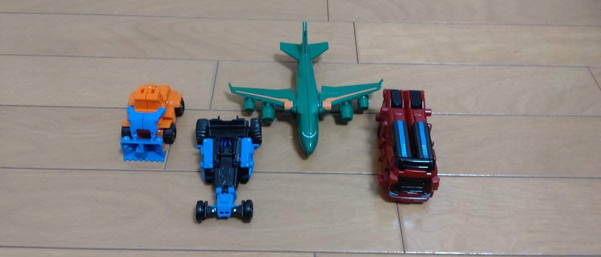 トボットVのキングフォートラン・ミニ！4つのビークルがロボに合体する