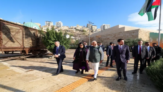 ولي العهد يعقد لقاء مع رئيس الوزراء الهندي ويزوران متحف الأردن 