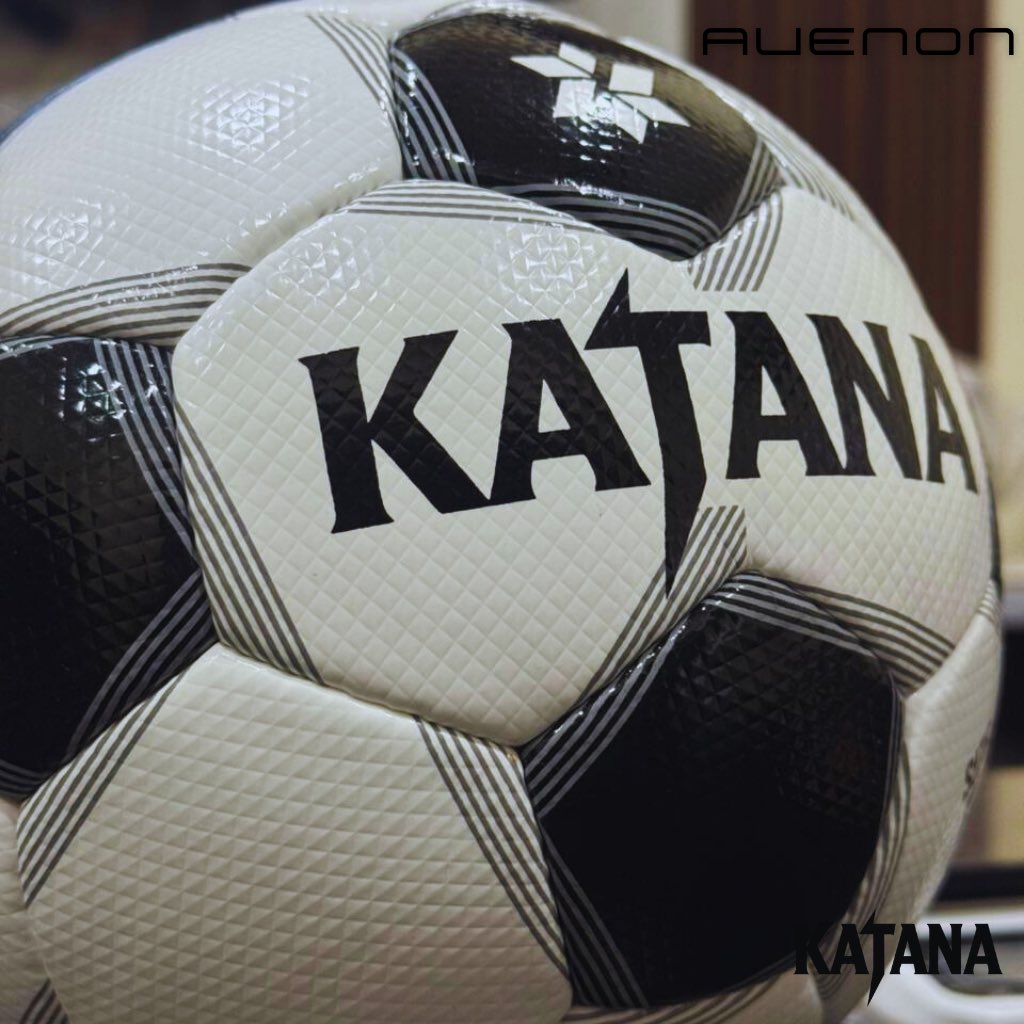 avenon_k's tweet photo. KATANAサッカーボール #サッカー
研ぎすませ、己のKATANA https://t.co/SRWveRess9