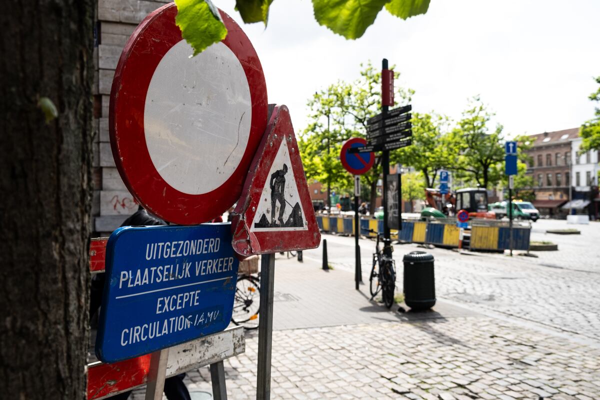 DHBruxelles's tweet photo. Un cocktail molotov lancé sur un immeuble dans le quartier des Marolles à Bruxelles https://t.co/pmkDbitxF7 https://t.co/w8Ks9Ww5iQ