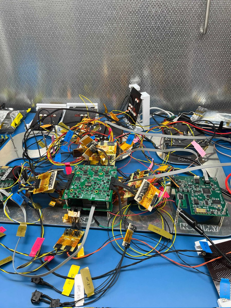 UCAnFly_ES's tweet photo. In this way we have confirmed that all our subsystems are communicating with each other in the flat satellite configuration and therefore we have successfully completed the Flatsat phase!
Now we are preparing to face a crucial stage: the assembly of our Cubesat! Let's go for it! https://t.co/59r8829mSX
