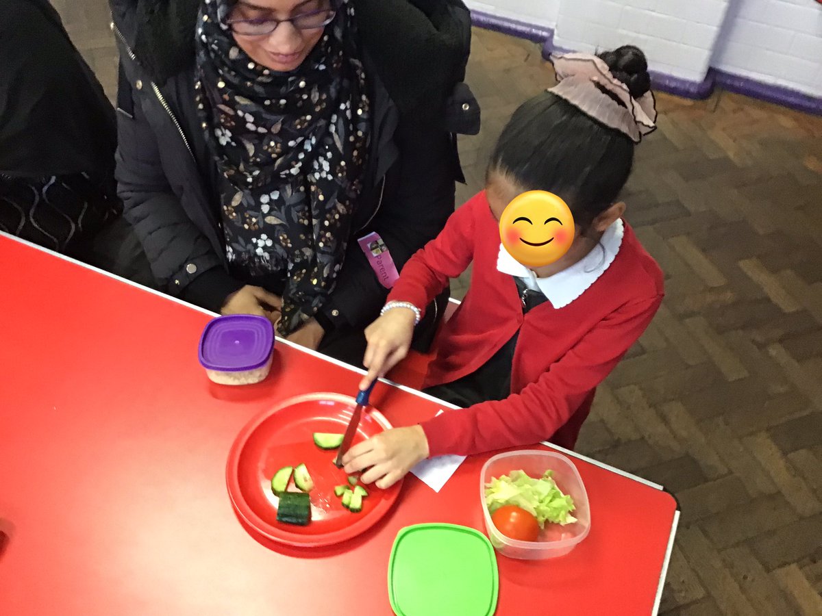LeighPrimary's tweet photo. WOW! What a wonderful turn out for Year 3s D and T workshop this morning where they made a healthy sandwich/wrap or pitta with their families/carers. We are so grateful for that support our parents show their children for all the subjects taught #Thankyou #DandT https://t.co/5xiBRmNIjX
