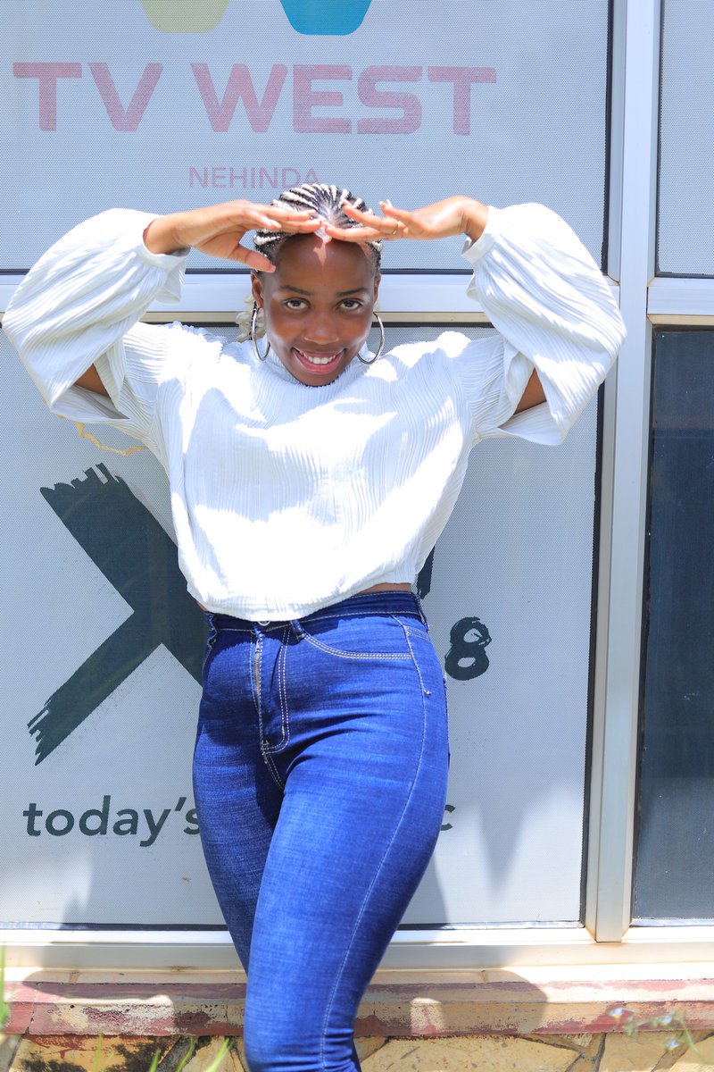 tvwestUG's tweet photo. #Omushongi
@lalathevibe23 is already in the building.
What song would you love to listen to?
#Nehinda
#LunchRequest https://t.co/abLTQMnXm2