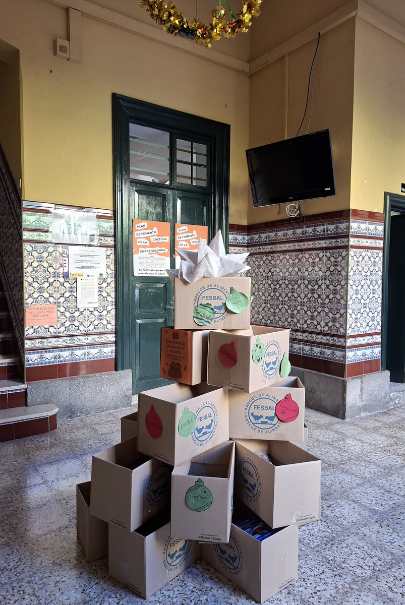 IES_POLI's tweet image. Hasta el miércoles 17/12 se recibirán alimentos no perecederos, productos navideños y alimentos y productos de aseo infantiles. para el Banco de Alimentos
www3.gobiernodecanarias.org/medusa/edublog…