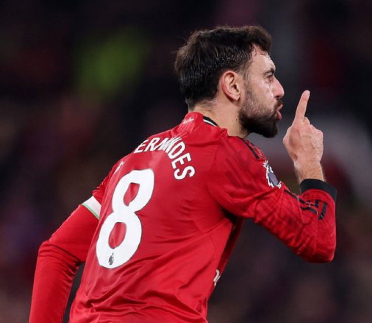 centregoals's tweet image. 🚨🚨🎙️| Bruno Fernandes on the potential move to Al Hilal: 

“I can’t complain, I’m very well paid, but obviously the difference is huge. That was never what guided me. If one day I have to play in Saudi Arabia, I’ll play in Saudi Arabia.

“My lifestyle will change, my children’s…