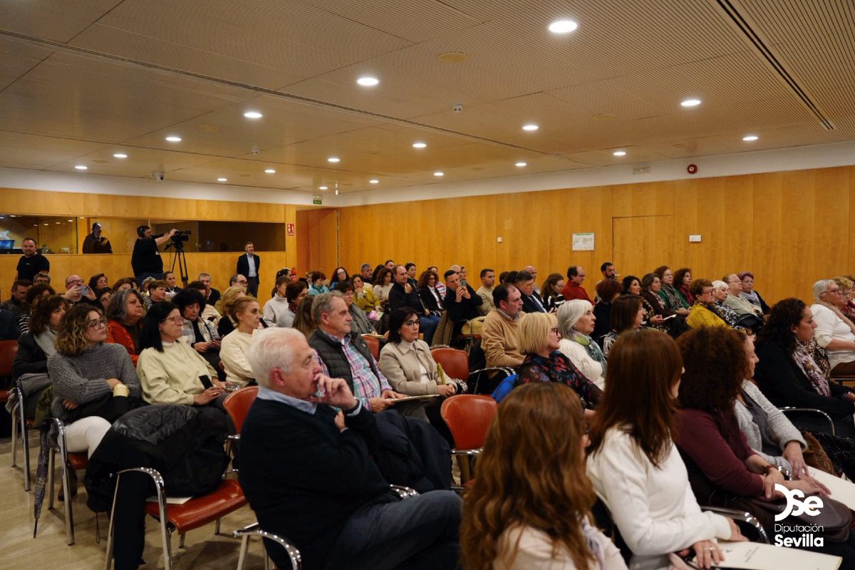 Sildavia12's tweet photo. Ayer asistimos al acto de entrega de resoluciones a entidades sin ánimo de lucro de la #diputaciondesevilla
Gracias por apoyar nuestro trabajo #apoyoinstitucional #entidadessociales #sildavia https://t.co/K2FyBGg6MF