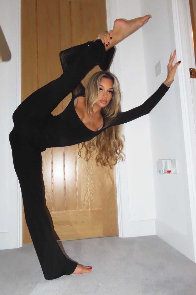daisymaylillyy's tweet image. woke up feeling flexible