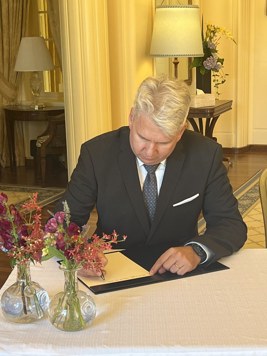 EstEmbassyAUS's tweet photo. Today  @AmbJaanReinhold paid respects at Government House by signing the condolence book following the tragic antisemitic attack in Bondi Beach.
🇪🇪 expresses its deepest sympathy and stands with 🇦🇺 at this time of grief. @dfat @MFAestonia https://t.co/GIs8TiOXTT