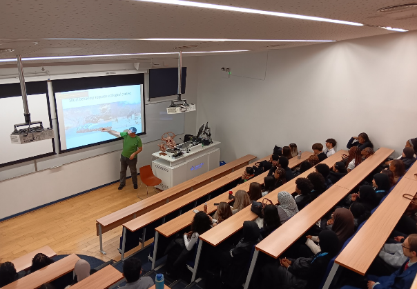 Harris Sixth Form tweet media