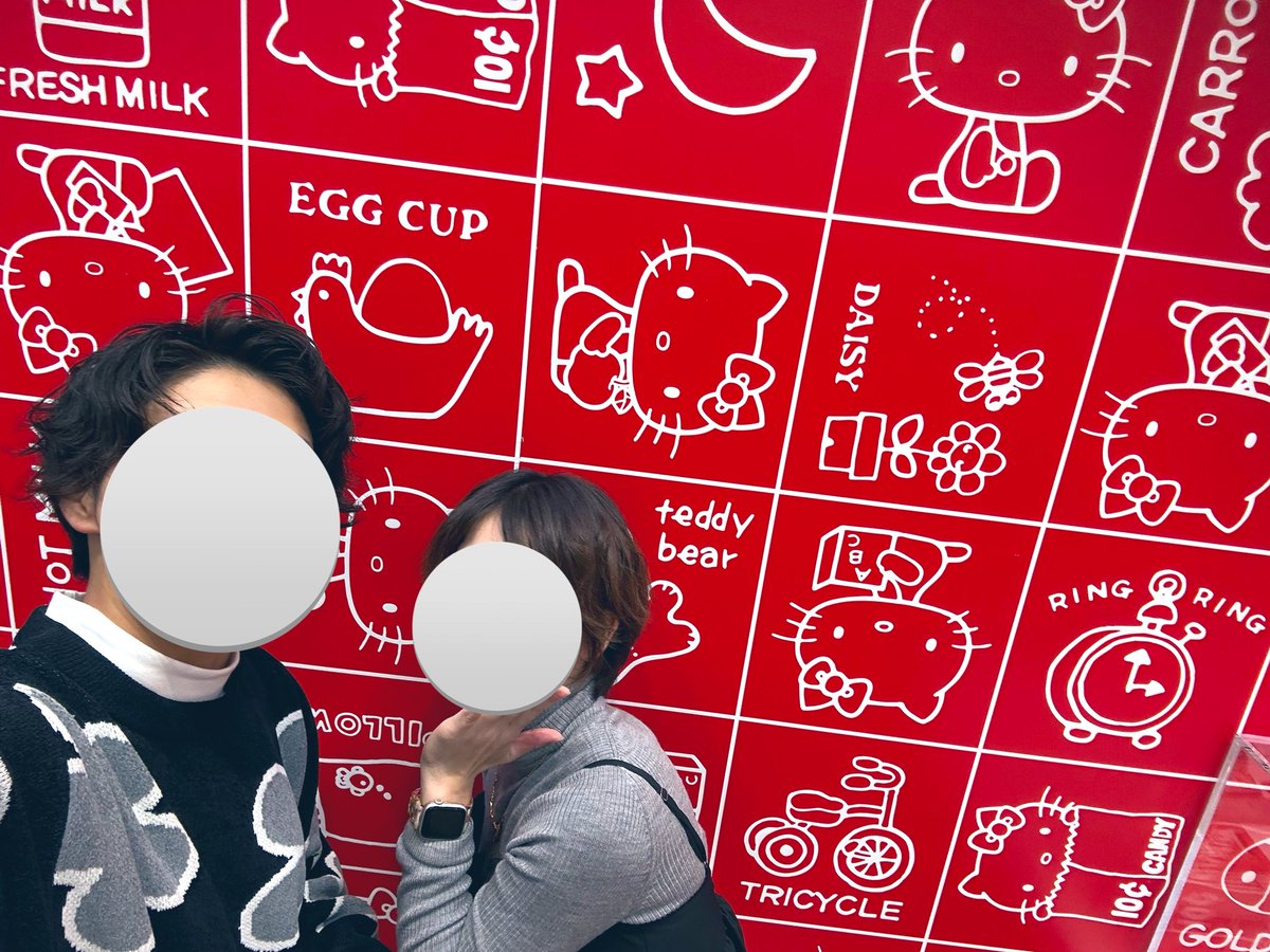 kei20928's tweet photo. それぞれ夜いなかったりで、4日ぶりに一緒にご飯食べるぅ🥳
(写真は先日のキティ展🍎) https://t.co/7DYFUmMlHb
