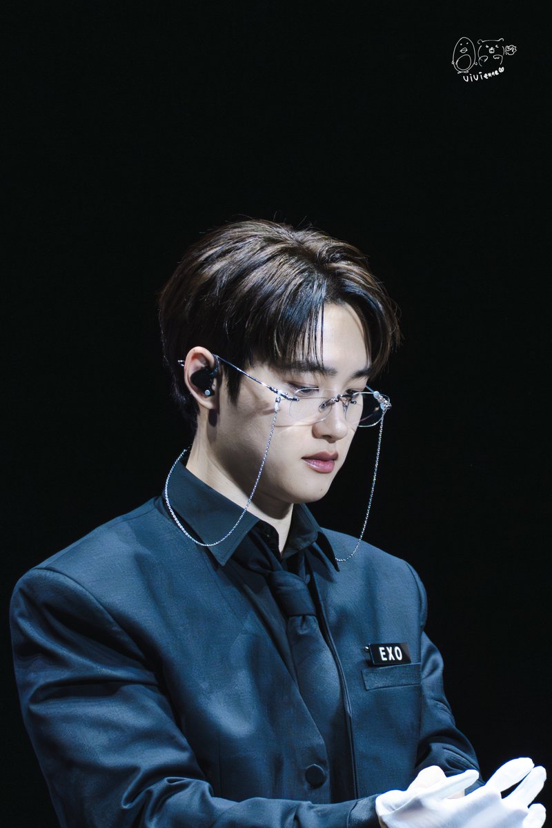 viviennezhou33's tweet image. 251214 EXO'verse 19:00 
This butler is overflowing with sensual charm.
  📷 #도경수 #DOHKYUNGSOO #KYUNGSOO #디오 #DO（DO） #ドギョnssu #都敬秀 #EXO #엑소 #weareoneEXO #EXOverse_1