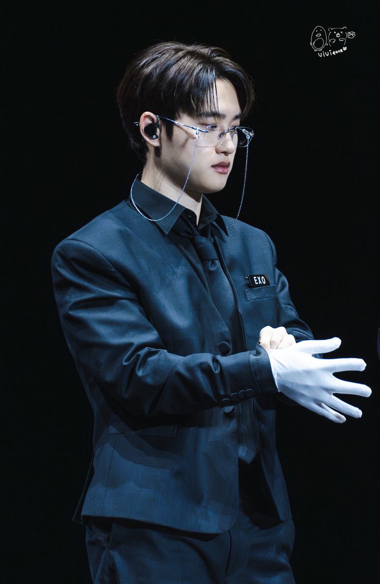viviennezhou33's tweet image. 251214 EXO'verse 19:00 
This butler is overflowing with sensual charm.
  📷 #도경수 #DOHKYUNGSOO #KYUNGSOO #디오 #DO（DO） #ドギョnssu #都敬秀 #EXO #엑소 #weareoneEXO #EXOverse_1