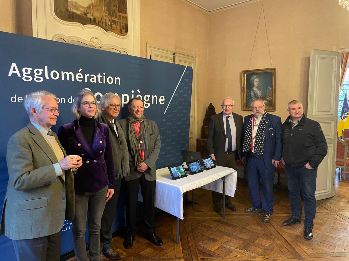edevalroger's tweet image. Signature d’une convention pour équiper la #Police nationale de tablettes connectées aux #caméras du CSI sur le territoire de l’ARC. Un outil concret pour mieux identifier les auteurs d’infractions et leurs itinéraires de fuite.