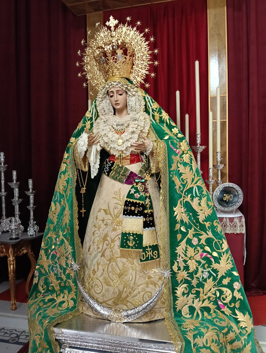 Ntra. Sra.de la Esperanza vestida para sus solemnes cultos y besamanos. Hermandad de la Esperanza de Guillena. Diciembre 2025.

Esperanza nuestra, ruega por nosotros.