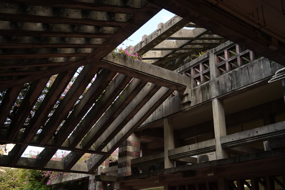 tensorcore's tweet image. Nago City Hall in Okinawa. I love the architecture. It feels somewhat brutalist to me.