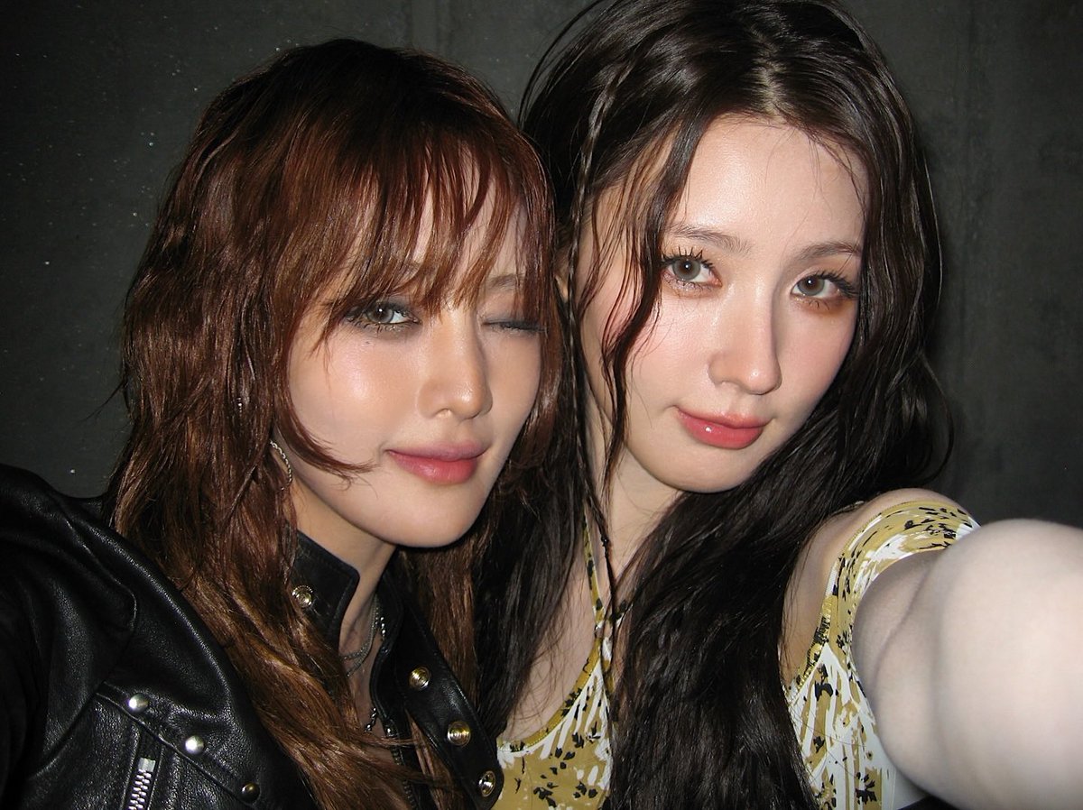 hourlyminniee's tweet photo. MINNIE AND MIYEON https://t.co/03C34s0JTZ