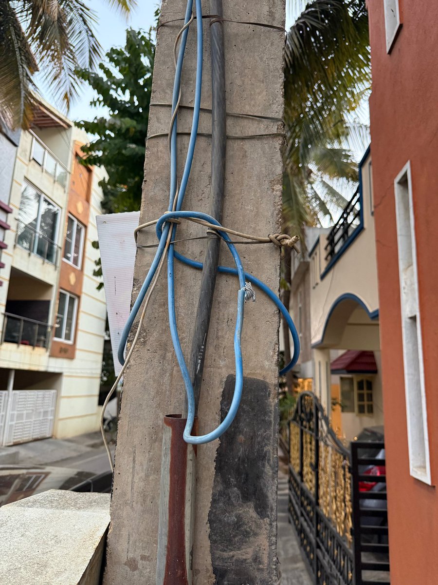 RakshithMoorthy's tweet photo. @bbmpcommr , there’s a live wire exposed on a street lamp. Upon raising complaint, the same is closed without any resolution. 
We have kids playing in the street. Before this turns into a deadly accident, get this fixed. 
Complaint number (Sahaaya 2.0) : 20961802 , 20970041 https://t.co/WLCvYBa9dM