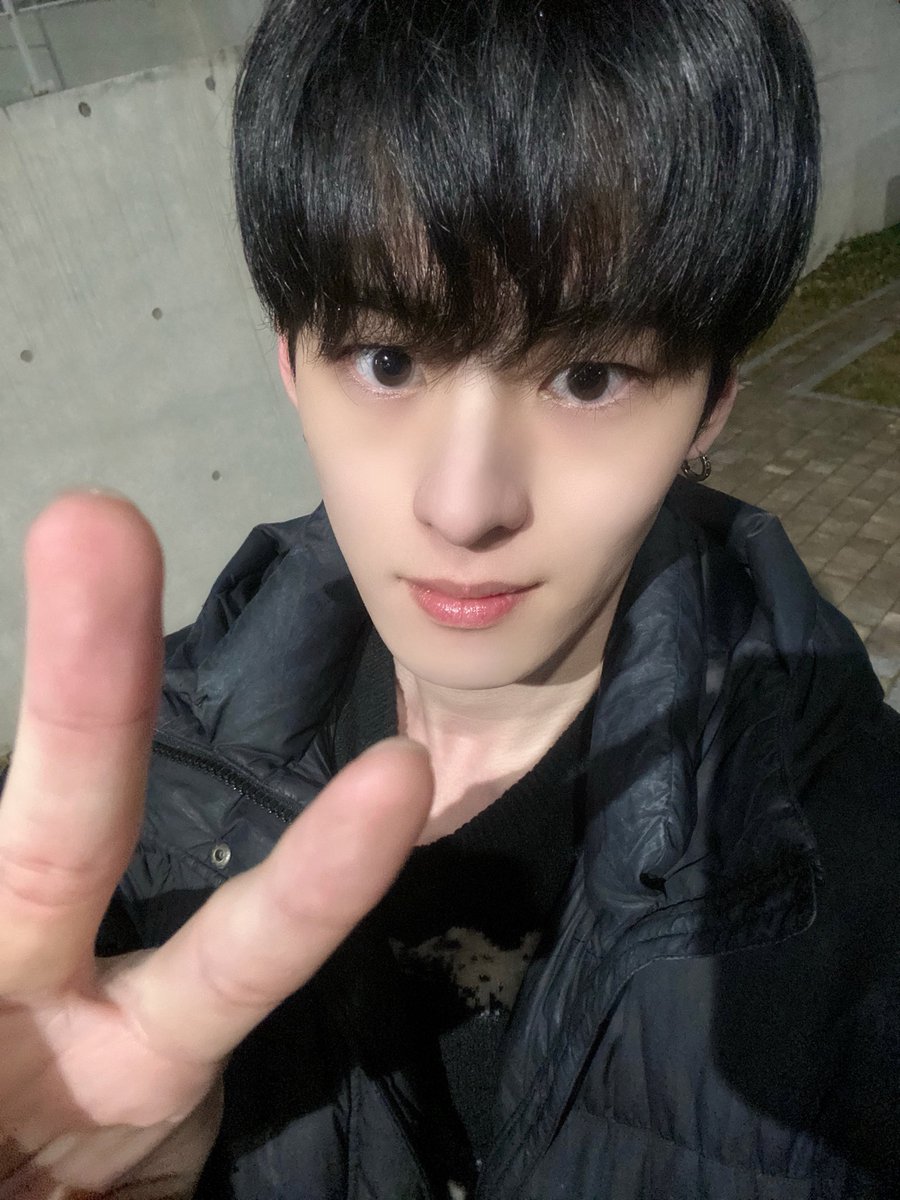 [#준호]
🌃

#NOMAD #노매드 
#JUNHO #준호