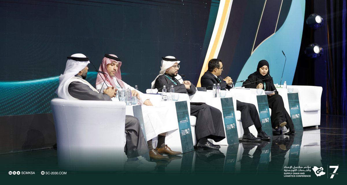 في الجلسة الحوارية الثالثة لليوم الأول من #مؤتمر_سلاسل_الإمداد والخدمات اللوجستية 2025 التي أدارها أ. نشمي الحربي، تناول الضيوف الأكاديميين د. أسامة مشيبه، ود. متعب العنزي، ود. غدير الصانع، وم. عامر بدارنة عدة مواضيع مهمة، مثل الأطر المنهجية اللازمة لسد فجوة الكفاءات في قطاع