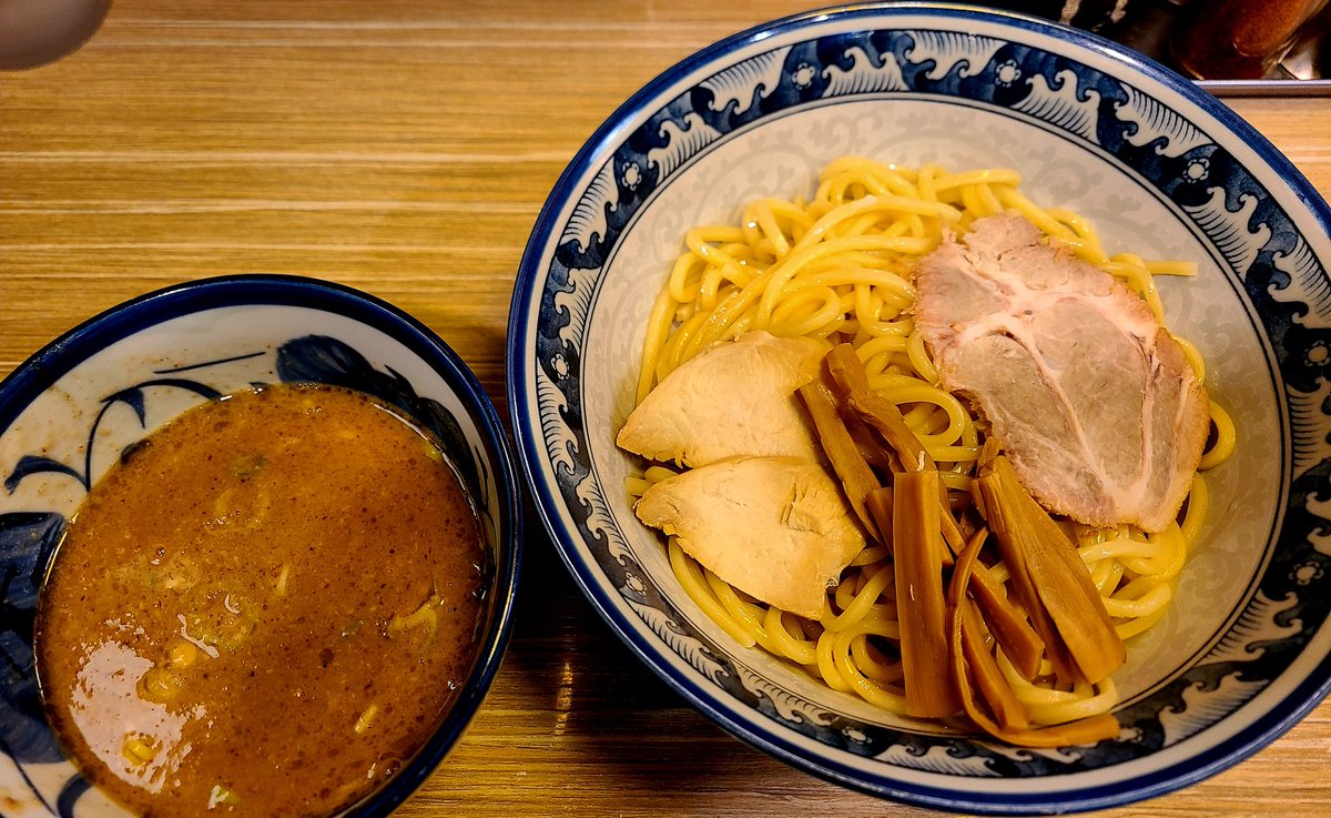 魚介つけ麺のスープの味は既に馴染みだけど、最初はどんなだったかなぁ。魚のあら汁とも違うけど魚介でしょ？
あら汁だったらあら麺とかだもんなぁ。あら麺。なんぞゃ。

さー帰ろう中央線