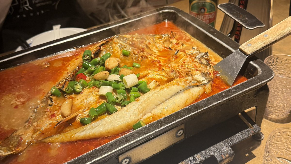 rock1eq's tweet photo. 칭다오(青岛) 여행 타래 🥢🇨🇳🥟🍺

여행에 임하는 태도 : 맥주♡나
뗄뗄사👩‍❤️‍💋‍👩💕💕관계로 돌아다녔더니 +2kg .......?? https://t.co/VLMEbIIycU