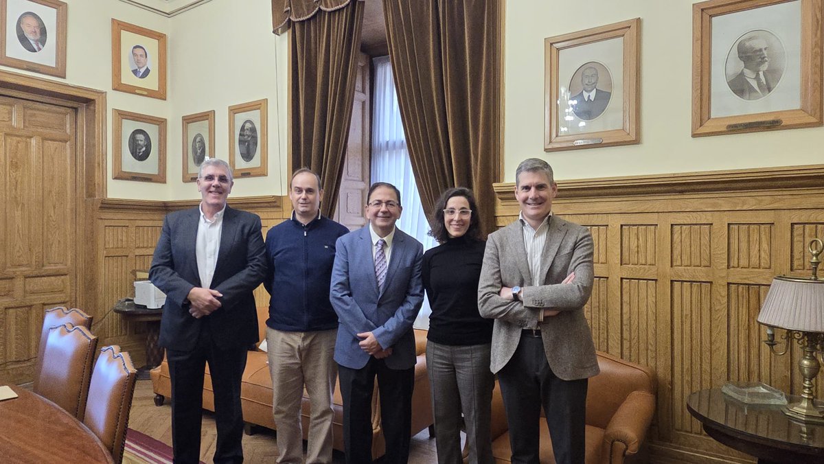 minasenergiaupm's tweet photo. Comité de la Cátedra @ExolumGroup, hoy 16 de diciembre en la ETSIME
#somosupm #etsimeupm #exolum #catedraexolum #hidrocarburos https://t.co/J8nV0xRwqY