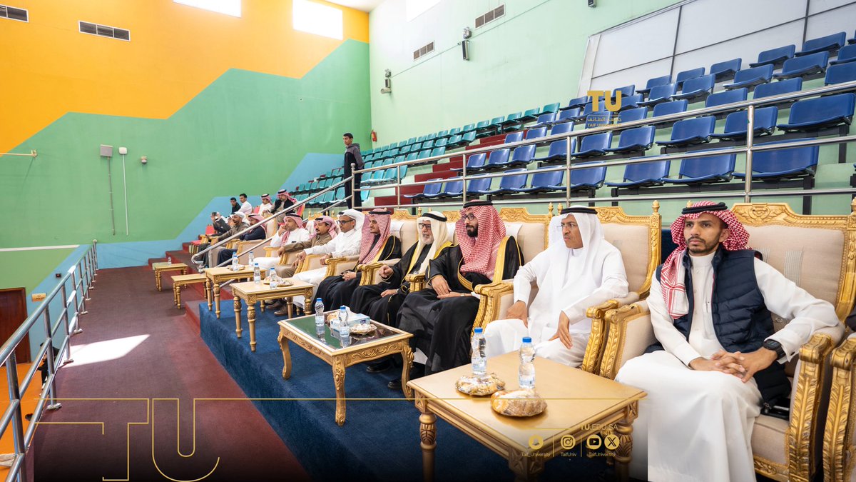 أقامت #جامعة_الطائف ممثّلةً في عمادة شؤون الطلاب المباراة النهائية لكأس سعادة رئيس الجامعة لكرة الطائرة للكليات (طلاب)؛ في ختام منافسات رياضية سادت فيها أجواء الحماس والتنافس.

وجمعت المباراة النهائية بين كلية العلوم وكلية إدارة الأعمال ، وانتهت بفوز كلية العلوم وتتويجها بكأس