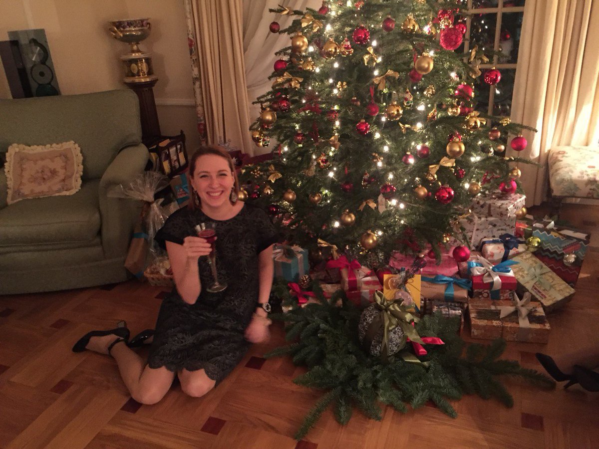 🎄Всем привет! Это Таня Фельгенгауэр. Сложно говорить о пожеланиях к Новому году. Понятно, что главное желание — мир и справедливость. Но хочется и чего-то менее глобального, но тоже важного. 

Для меня это растущая поддержка «Медиазоны». Я хотела бы пожелать МЗ в новом году