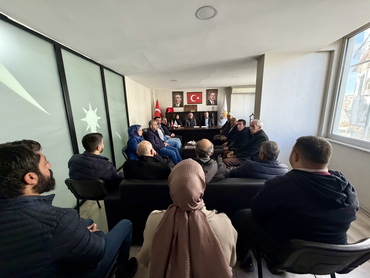 akparti_sur's tweet image. 📍#Sur | #İlçe Teşkilat Binası

İlçe Teşkilat Başkanımız Mücahit Alakuş ve İlçe Kadın Kolları Başkanımız Asiye Budak;

#İlçe Teşkilat Mensuplarımız eşliğinde Haftalık Değerlendirme ve İstişare Toplantısı Gerçekleştirdiler.

Toplantının hayırlara vesile olmasını temenni ederiz.