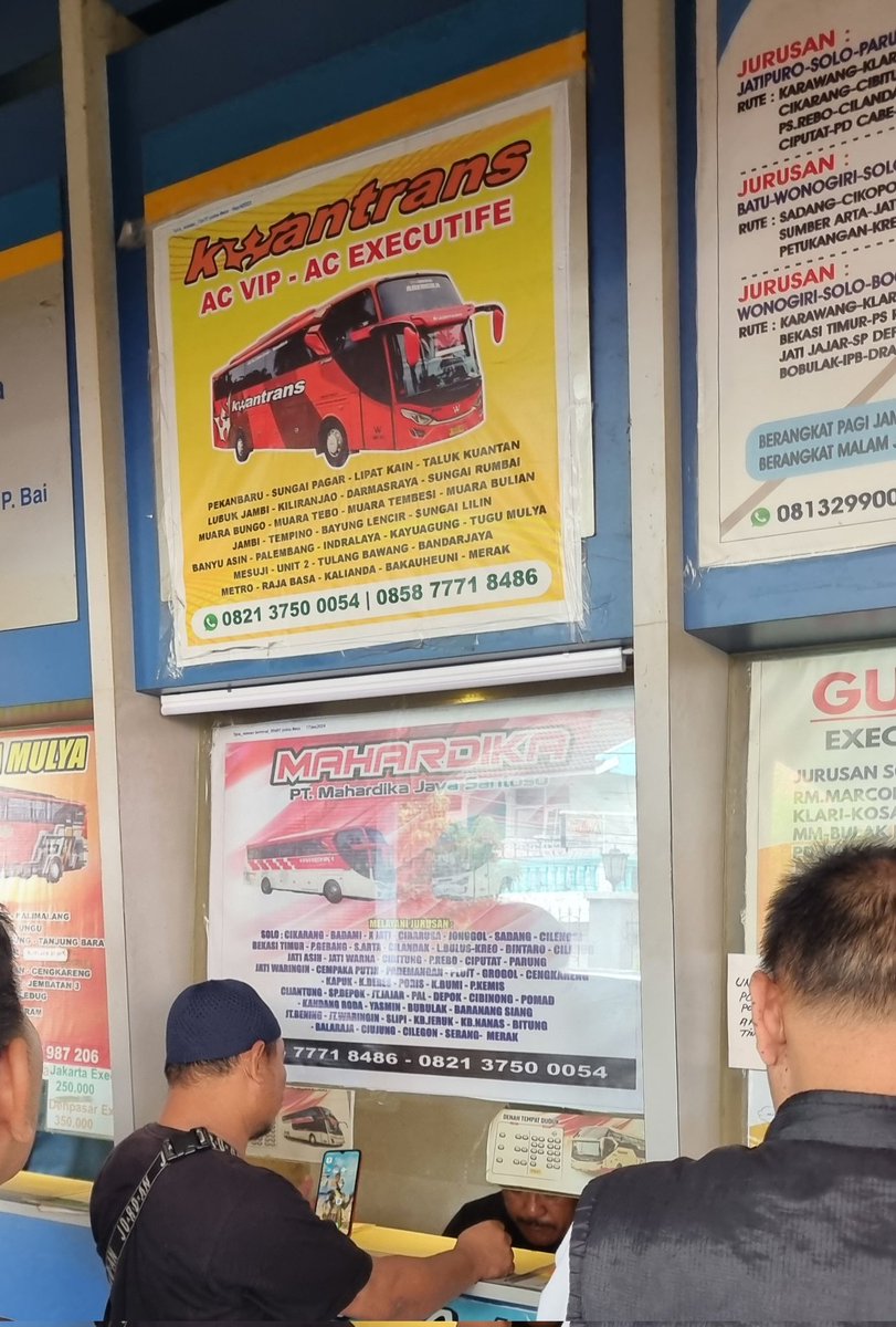 penumpangbus's tweet photo. Abis check in di loket Tirtonadi, disuruh sm agennya nunggu di ruang Aqua
Awalnya bingung ruangan yg mana? Emang ada?

Setelah masuk, beeuuhh ternyata nyaman dan lengkap fasilitasnya, sampe ada playground jg buat anak2

Ternyata saya kudet, Tirtonadi punya lounge semewah itu 😅 https://t.co/73BRFS4Dch